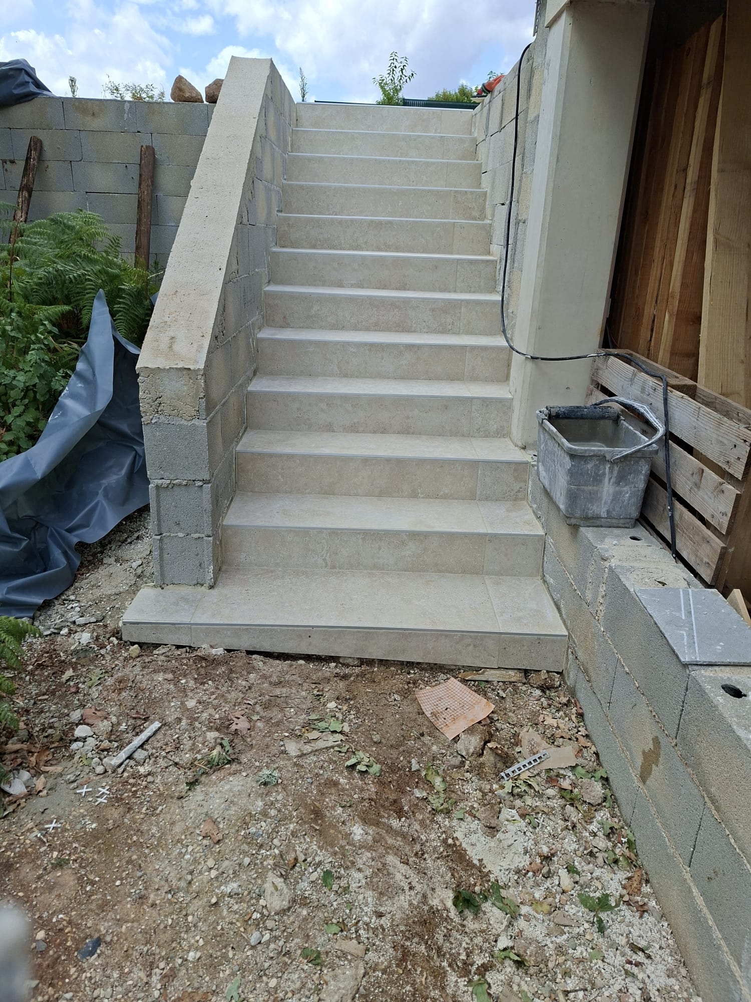 Escalier extérieur carrelé en rénovation